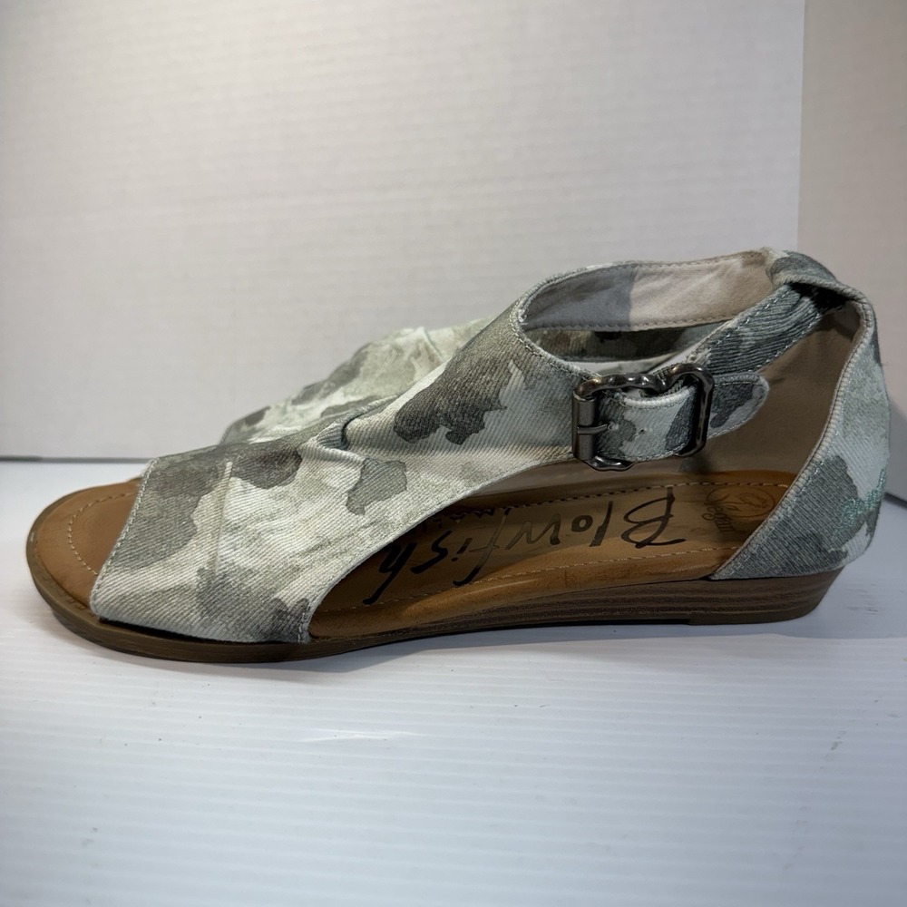 BLOWFISH Malibu Byea Strappy Flat Sandals Green Splatter Women's Size 10